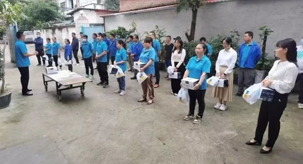 致敬勞動(dòng)者，感悟勞動(dòng)的意義|廣有五金&東莞合頁(yè)