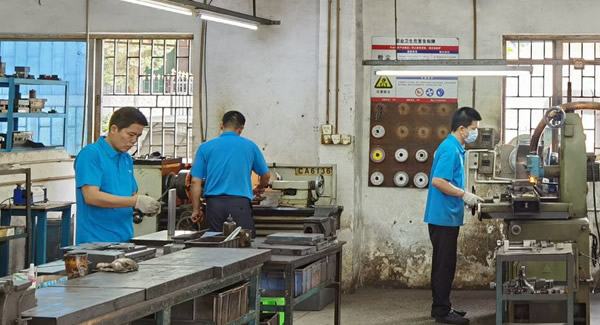 “平、直、順”重塑長合頁連接標準，賦能精密設(shè)備高效開合|廣有五金&東莞合頁